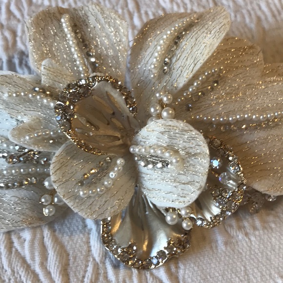 David’s Bridal Headpiece w/ Pearls & Crystals - Picture 5 of 11